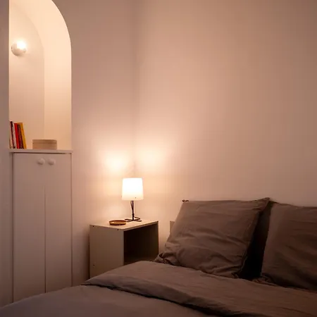 A 5 Mins Tour Effeil Apartman